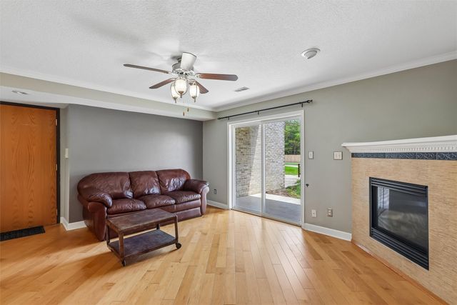 10141 Sutton Drive 1, Urbandale, IA 50322