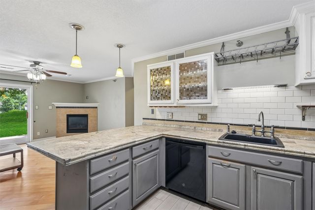 10141 Sutton Drive 1, Urbandale, IA 50322