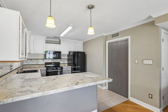 10141 Sutton Drive 1, Urbandale, IA 50322