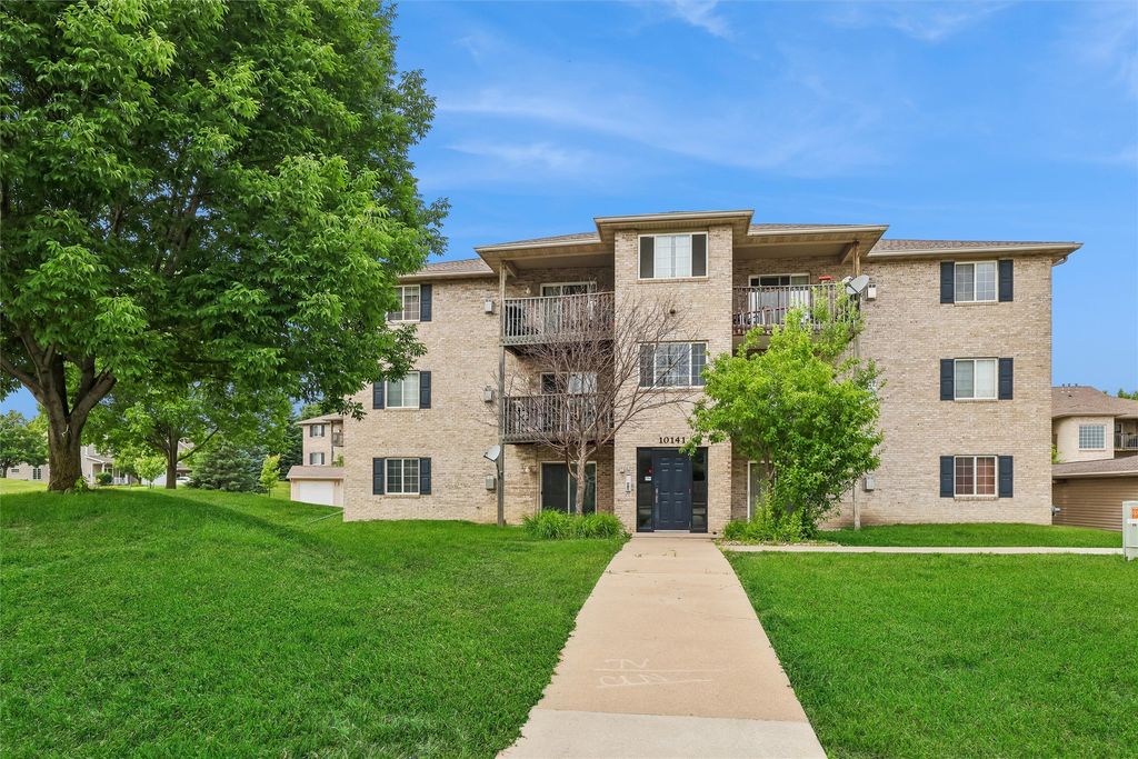 10141 Sutton Drive 1, Urbandale, IA 50322