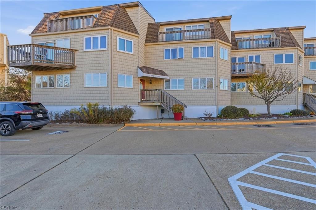 247 Lake DR, Virginia Beach, VA 23451