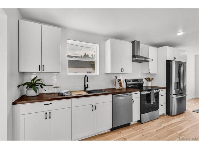 312 Fremont St, Penrose, CO 81240