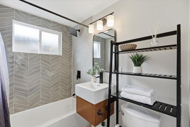 566 Maple Avenue, Sunnyvale, CA 94085