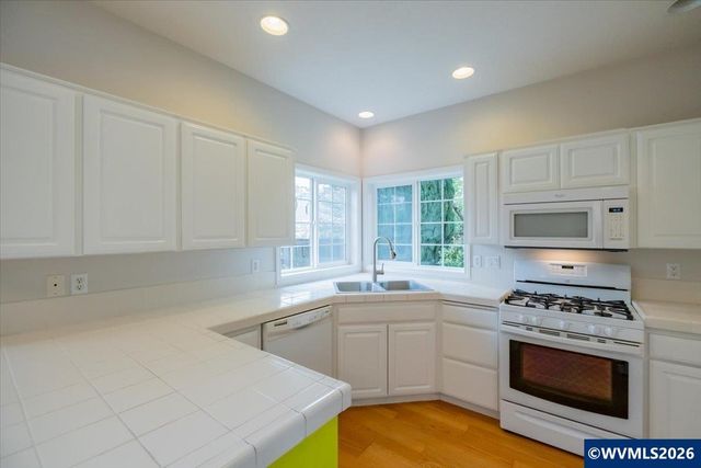 507 Lakefair Pl N, Keizer, OR 97303