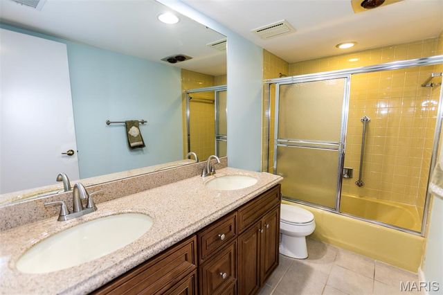 590 Sarah Lane 406, St Louis, MO 63141