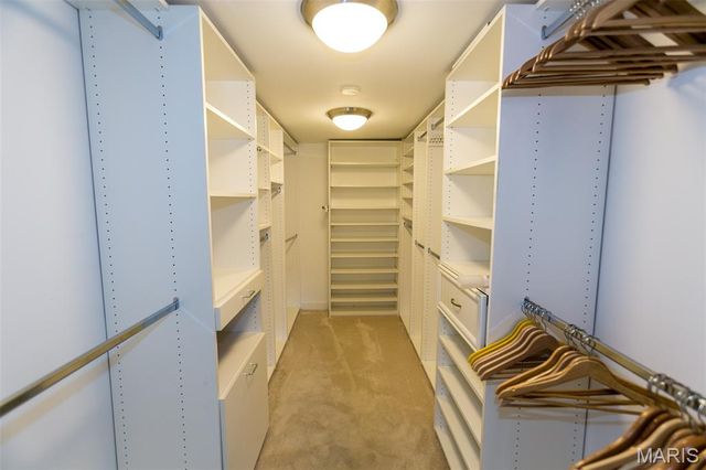 590 Sarah Lane 406, St Louis, MO 63141
