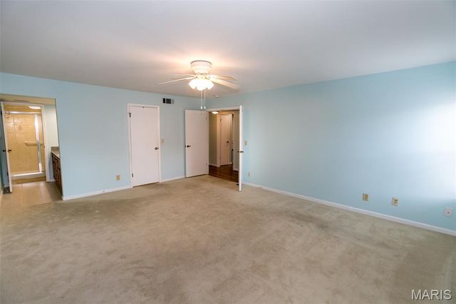 590 Sarah Lane 406, St Louis, MO 63141