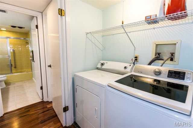 590 Sarah Lane 406, St Louis, MO 63141