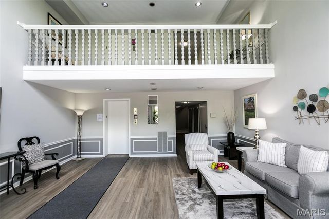 590 Sarah Lane 406, St Louis, MO 63141