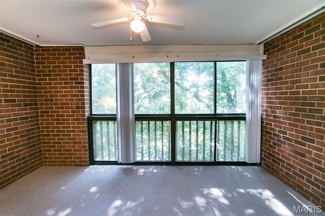 590 Sarah Lane 406, St Louis, MO 63141