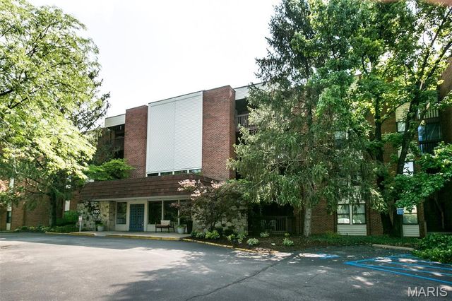 590 Sarah Lane 406, St Louis, MO 63141