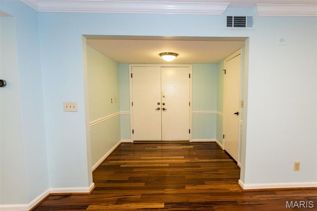 590 Sarah Lane 406, St Louis, MO 63141