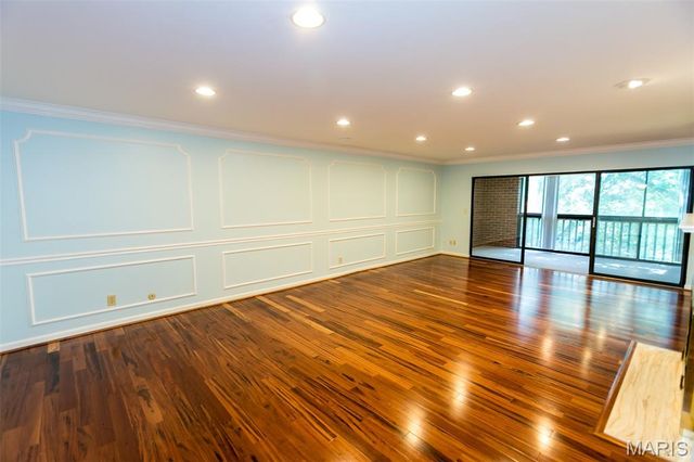 590 Sarah Lane 406, St Louis, MO 63141