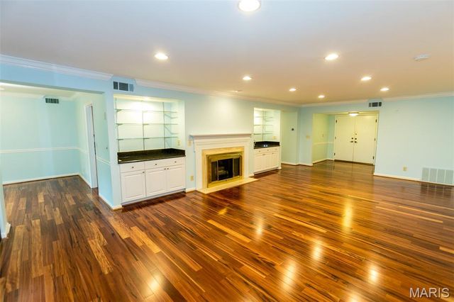590 Sarah Lane 406, St Louis, MO 63141