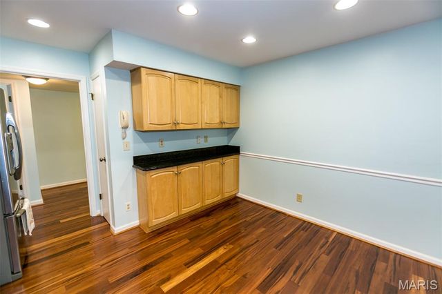 590 Sarah Lane 406, St Louis, MO 63141