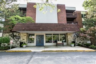 590 Sarah Lane 406, St Louis, MO 63141