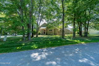 10 Hale Drive, Halfmoon, NY 12065