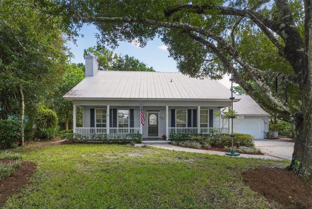 556 SE Meadow Wood Way, Stuart, FL 34997