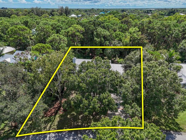 556 SE Meadow Wood Way, Stuart, FL 34997