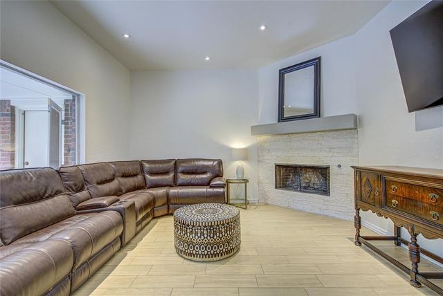 213 Hanover Drive, Edmond, OK 73034