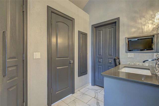 213 Hanover Drive, Edmond, OK 73034