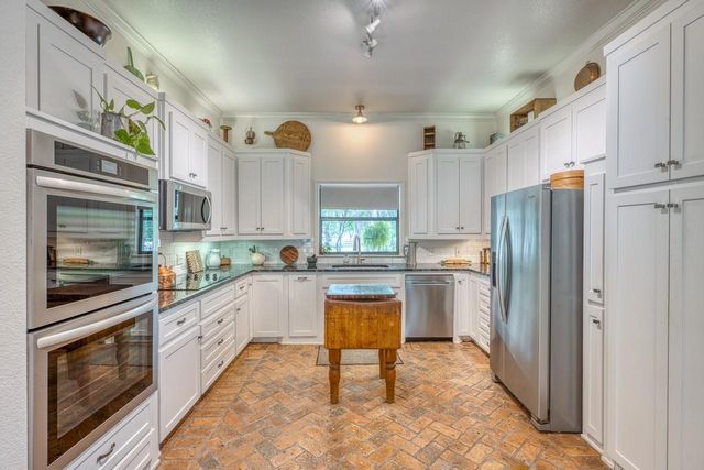 600 Avenida Serena, Marble Falls, TX 78654
