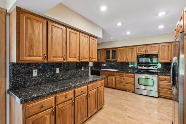 700 Spruce Drive, Hudson, WI 54016
