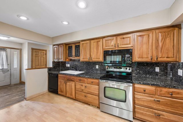 700 Spruce Drive, Hudson, WI 54016