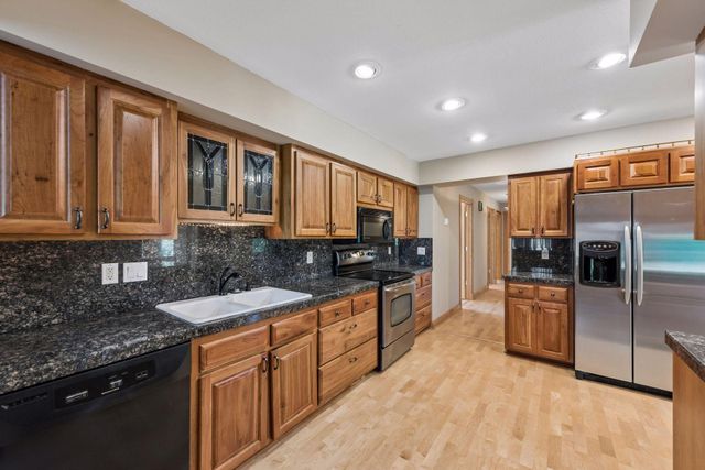 700 Spruce Drive, Hudson, WI 54016