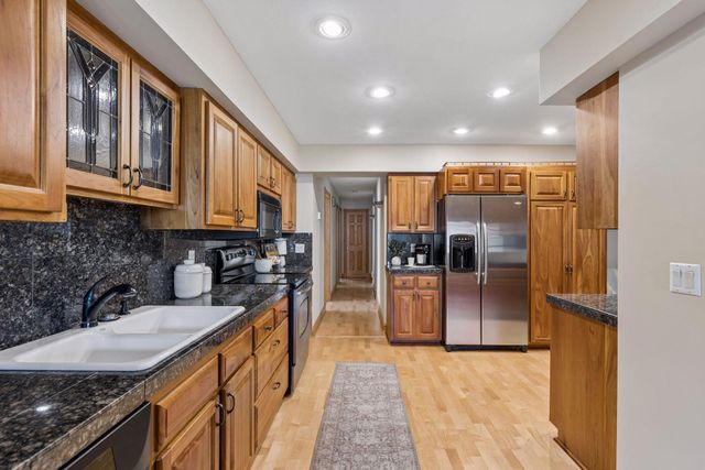 700 Spruce Drive, Hudson, WI 54016
