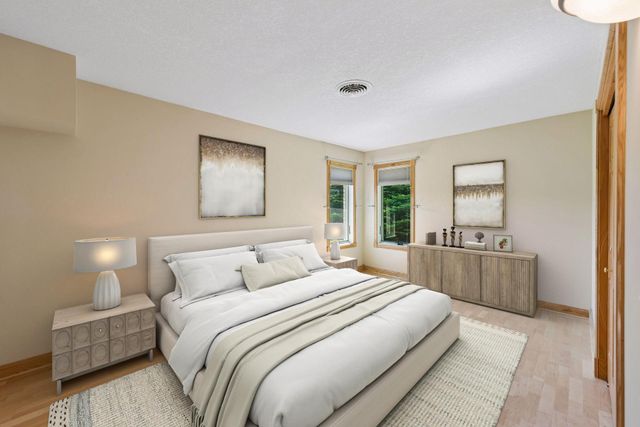700 Spruce Drive, Hudson, WI 54016