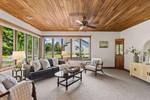 700 Spruce Drive, Hudson, WI 54016
