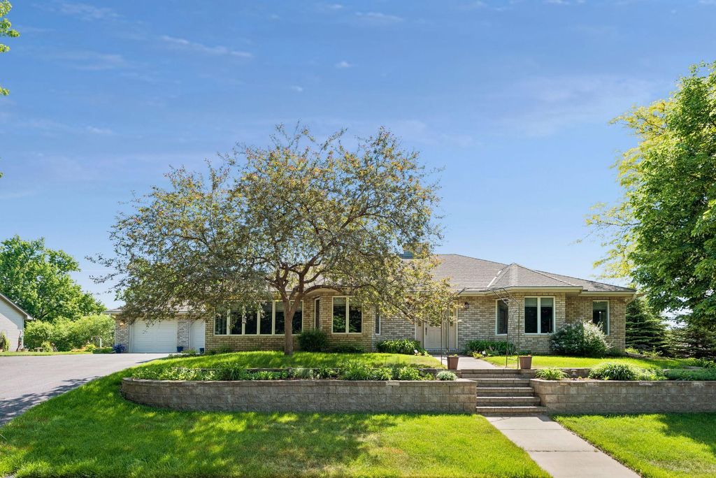 700 Spruce Drive, Hudson, WI 54016