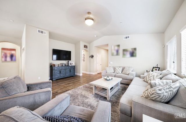 9605 Surfside Street, Bakersfield, CA 93313