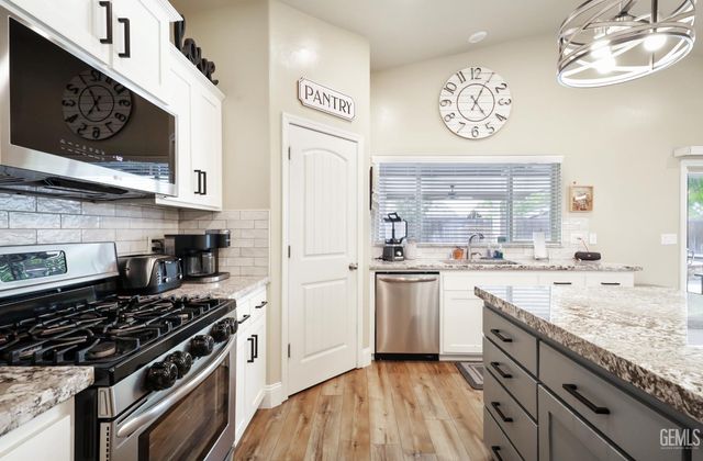 9605 Surfside Street, Bakersfield, CA 93313