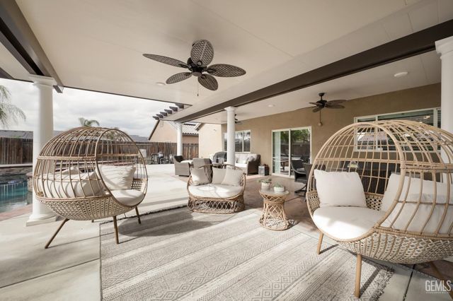 9605 Surfside Street, Bakersfield, CA 93313