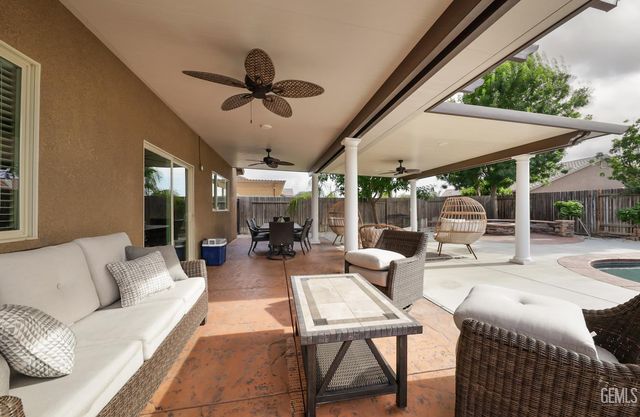 9605 Surfside Street, Bakersfield, CA 93313