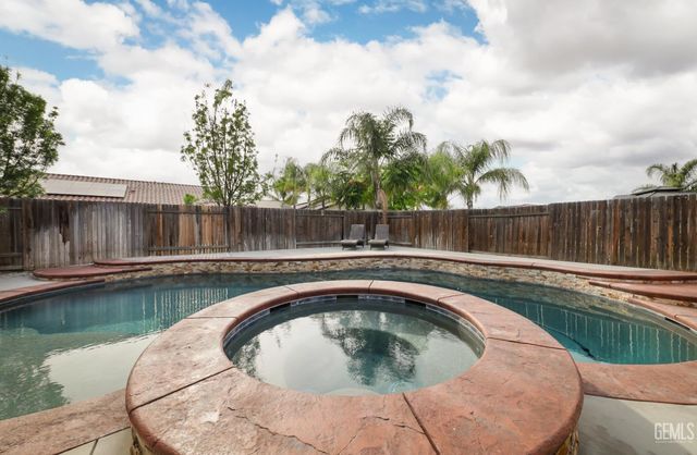 9605 Surfside Street, Bakersfield, CA 93313
