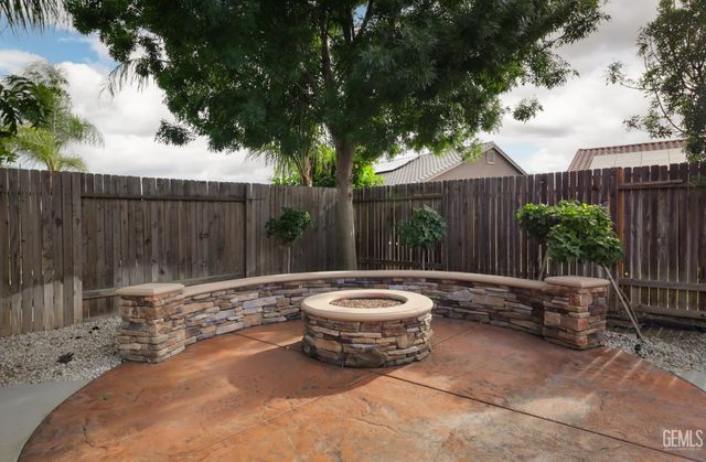 9605 Surfside Street, Bakersfield, CA 93313