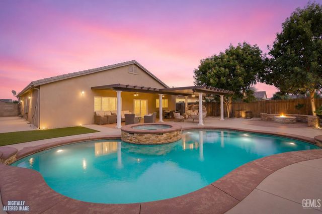 9605 Surfside Street, Bakersfield, CA 93313