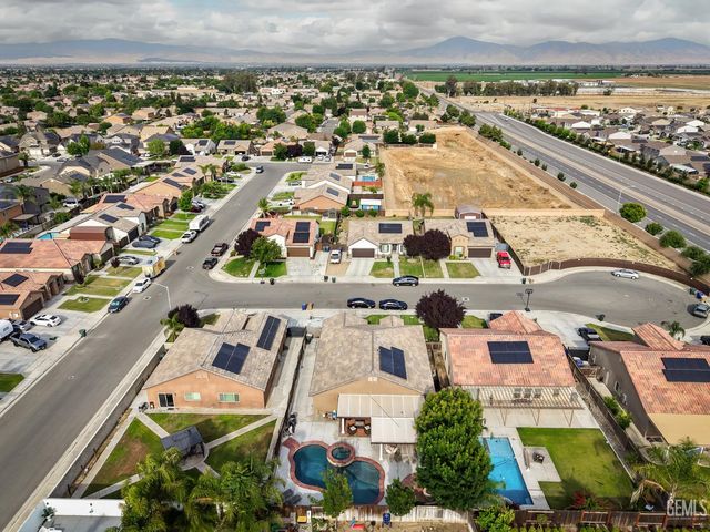 9605 Surfside Street, Bakersfield, CA 93313
