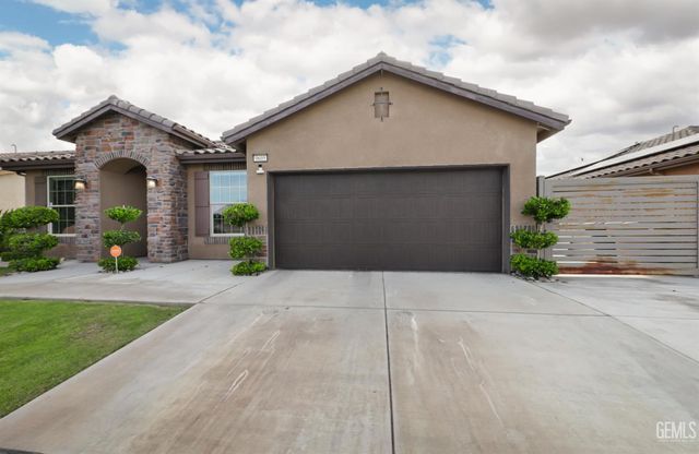 9605 Surfside Street, Bakersfield, CA 93313
