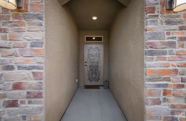 9605 Surfside Street, Bakersfield, CA 93313