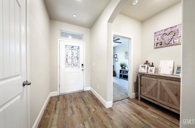 9605 Surfside Street, Bakersfield, CA 93313