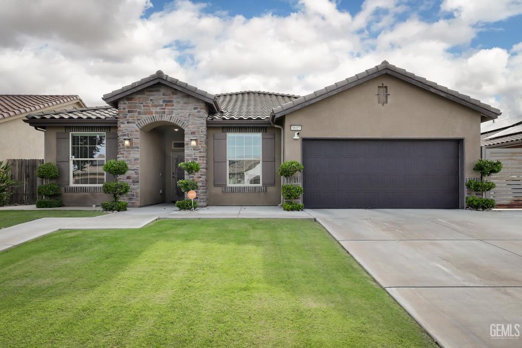 9605 Surfside Street, Bakersfield, CA 93313