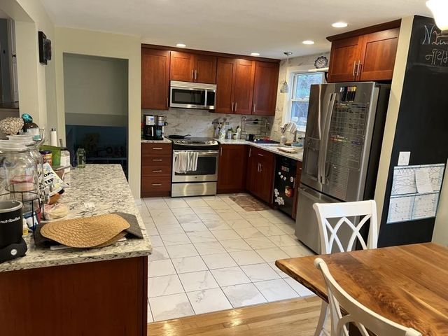 27 Burlington Rd, Bedford, MA 01730