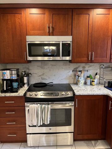 27 Burlington Rd, Bedford, MA 01730