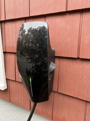 27 Burlington Rd, Bedford, MA 01730