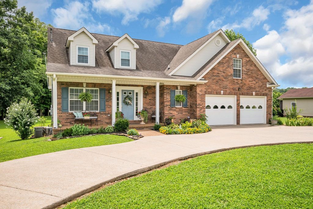 811 Hicks Rd, Dickson, TN 37055
