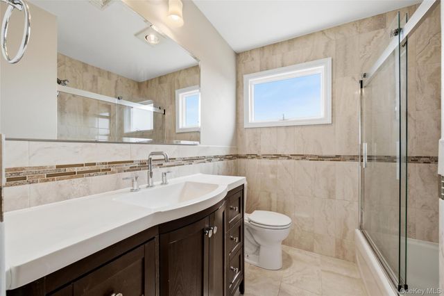 184 Inlet Drive, Lindenhurst, NY 11757
